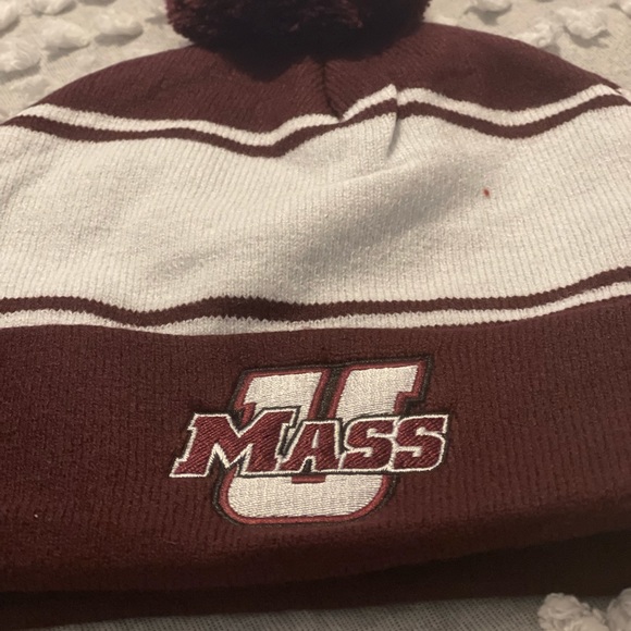 BN UMass Amherst PomPom hat - Picture 2 of 5